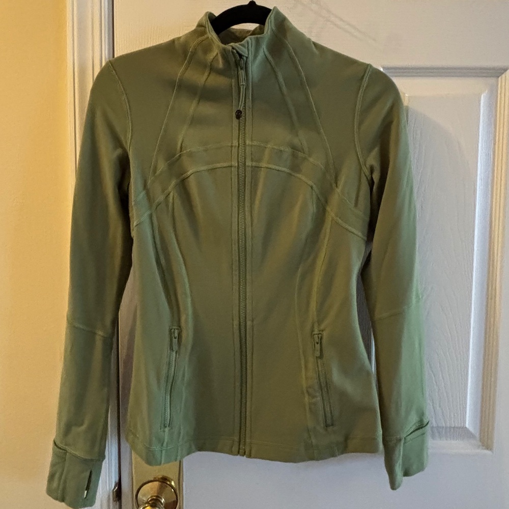 Lululemon Define jacket size 6 in excellent condition